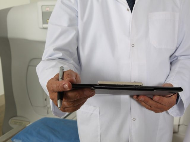 Bluza medyczna weterynaryjna – jak jest wykonana i dlaczego warto ją mieć?